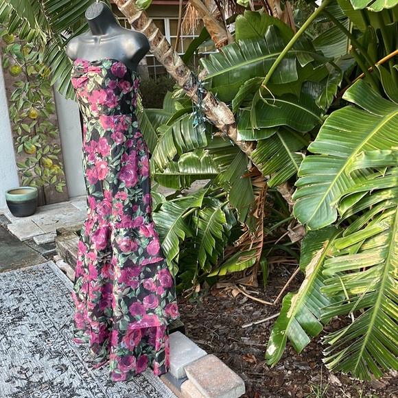 Lulu’s strapless dark floral trumpet gown - Picture 6 of 10